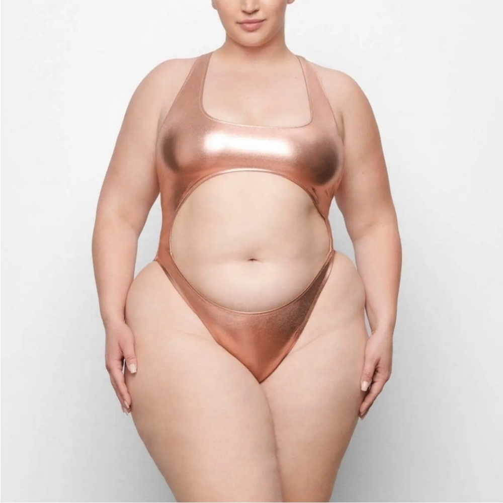Skims Swim Cut Out Monokini - metallic Champagne / Rose Gold